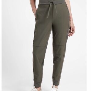 Athleta Headlands Hybrid Trek Jogger in Peat Green